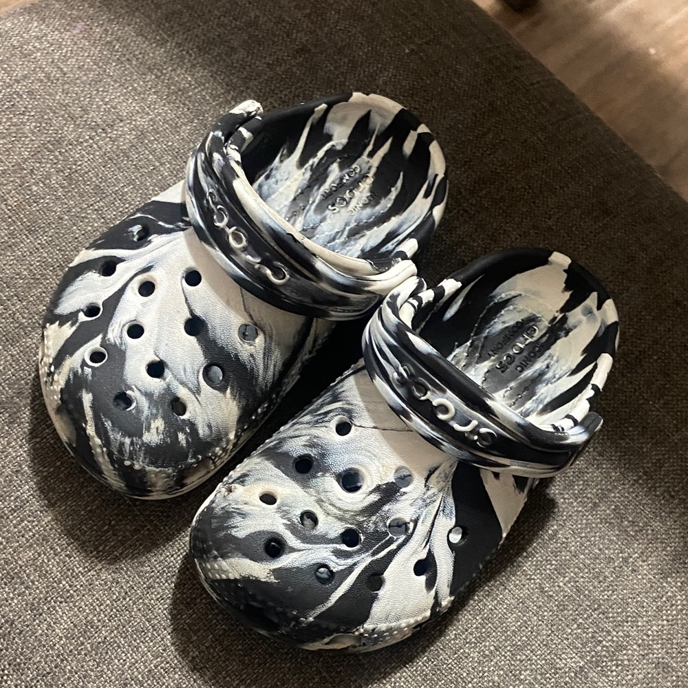 CROCS Kids Black and White Marble Slippers